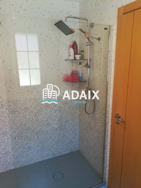 Foto dc1fc0b9-2710-4b8d-9e92-def370a902e6. Pis amb aparcament piscina a nuevo Cáceres Cáceres