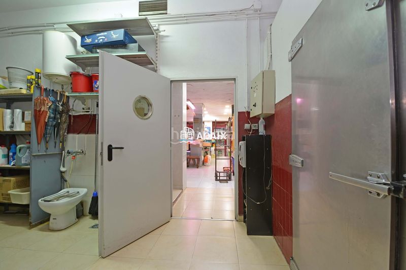 Foto c96cc568-2c39-47e7-a514-867490b76614. Local comercial a Centro Cáceres