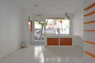 Local Comercial  Calle colón  bajo de cáceres. Local comercial en venta en el centro de cáceres, ubicado en una