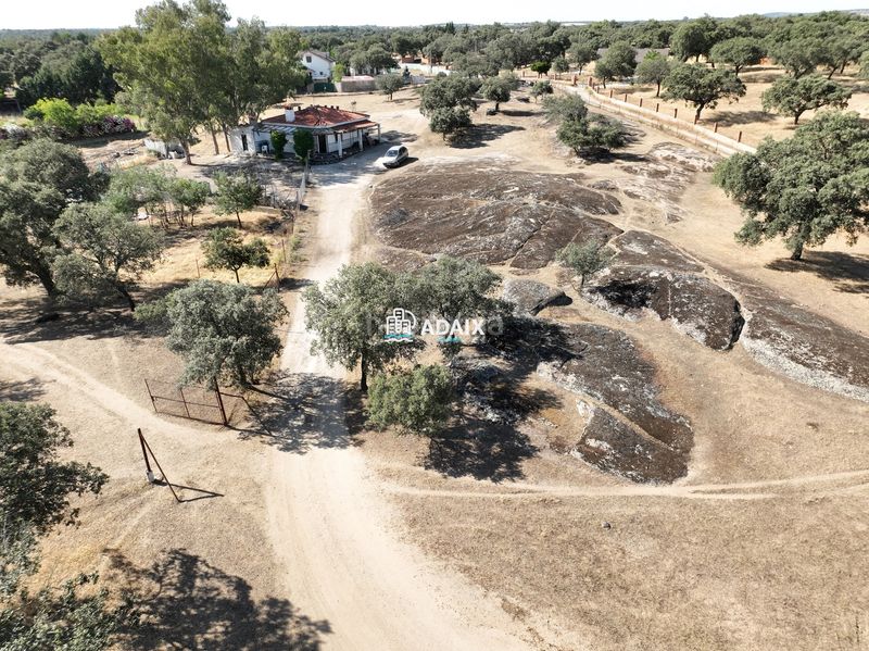 Foto dc407a95-083f-4d07-a0c1-e34cccc4d682. Casa amb piscina a Valdesalor - Rincón de Ballesteros Cáceres