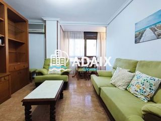 Rent Flat  Calle almirante solano bote. La vivienda, con aproximadamente 90 m2, cuenta con una distribuc