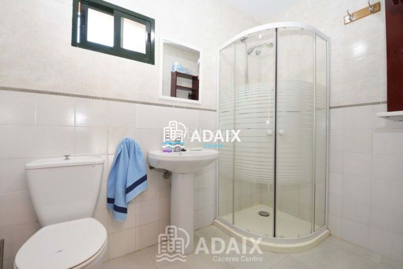Foto 15bf4ee7-9f77-4055-8bd4-5d88a4d21615. Xalet amb aparcament piscina a Montesol - Mejostilla Cáceres