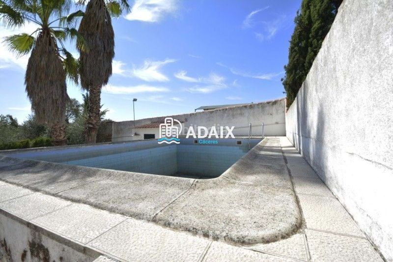 Foto 305ae7ce-ccd9-4d05-ad12-d4447305b657. Xalet amb aparcament piscina a Montesol - Mejostilla Cáceres