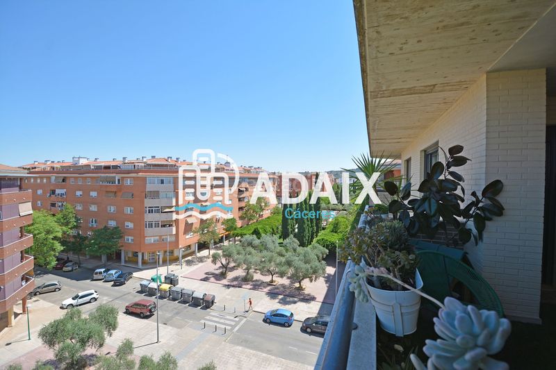 Foto 5fd95d8a-7a68-4741-922b-a5ccbf92cca2. Pis amb calefacció aparcament piscina a nuevo Cáceres Cáceres