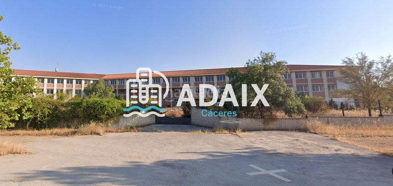 Foto b0886e23-c8ce-4c55-ab0b-166c2fb9dd55. Edifici a Malpartida de Cáceres