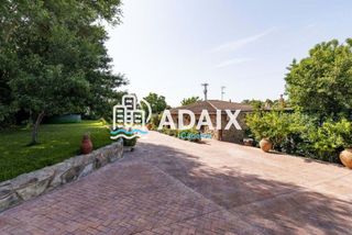Casa adosada  Solana baja. Encantadora casa adosada en cáceres con 4 dormitorios, jardín y