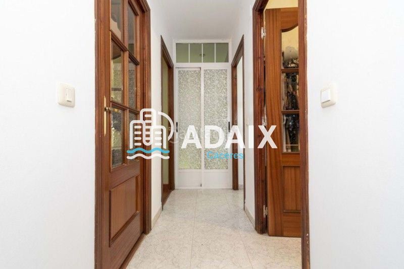 Foto b3033e97-af01-4a00-88d1-8009f4c26506. Casa adossada a Campus Universitario Cáceres