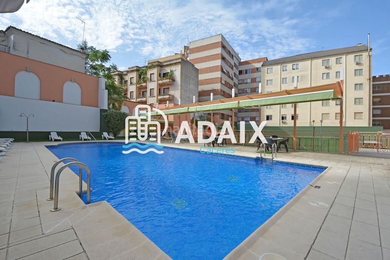Foto d42ad359-16e9-4ec8-9ace-11626bcd1d96. Pis amb calefacció aparcament piscina a Centro Cáceres