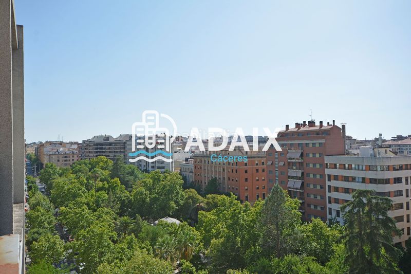 Foto baa31506-d992-4aa2-847c-b933f1c0c08f. Pis amb calefacció aparcament a Centro Cáceres