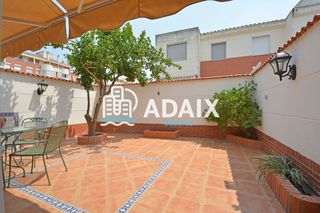 Rent House  Calle ocho de marzo. Chalet adosado en alquiler en cáceres  mejostilla