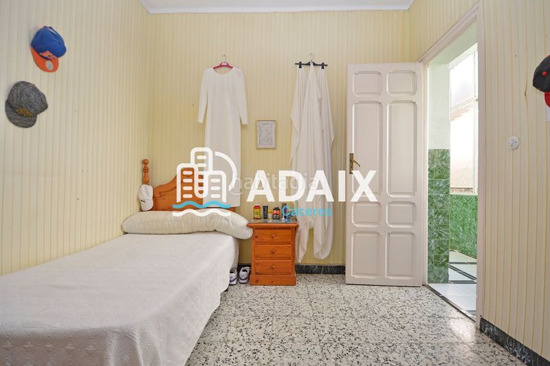 Foto 0f88878d-9ef2-4bba-8ea4-4405644e2be1. Casa adossada a Casco Antiguo Cáceres