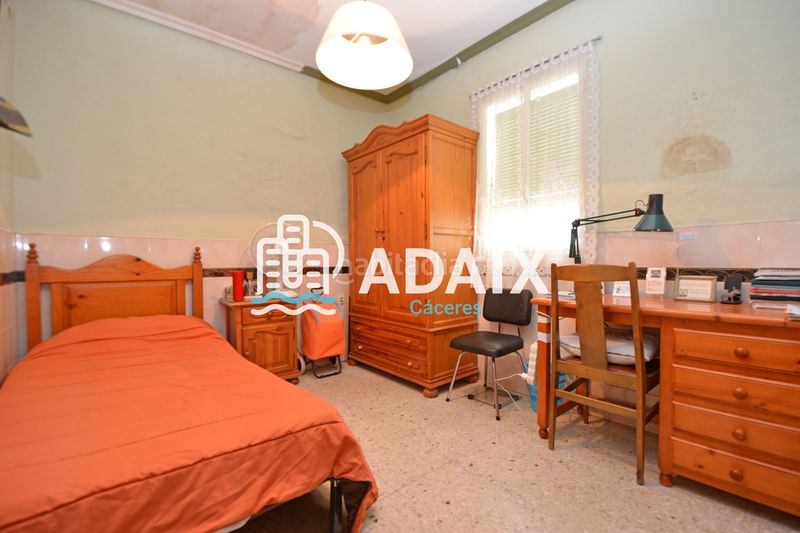 Foto 1285de96-643f-40ab-8aea-9977e9a7de1a. Casa adossada a Casco Antiguo Cáceres