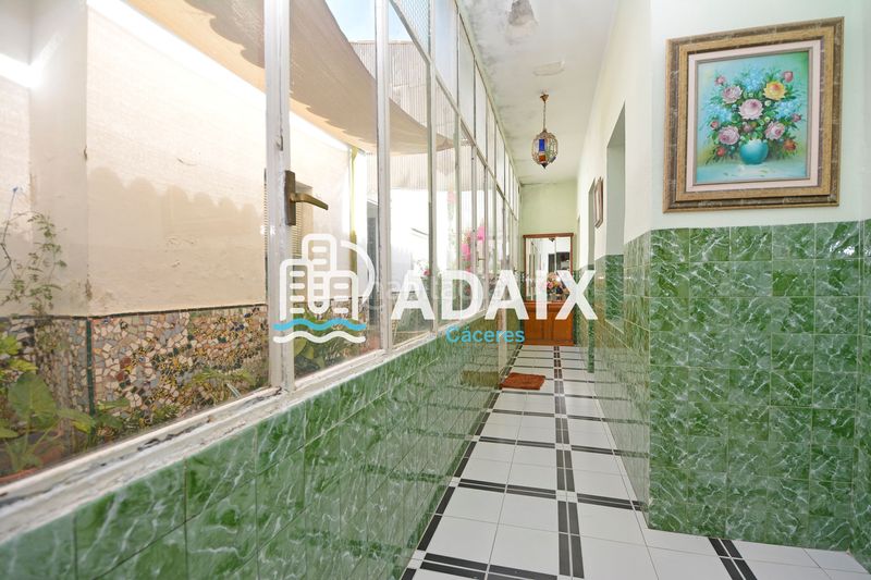 Foto 182853bf-454d-4d9b-8844-70e08239af3e. Casa adossada a Casco Antiguo Cáceres