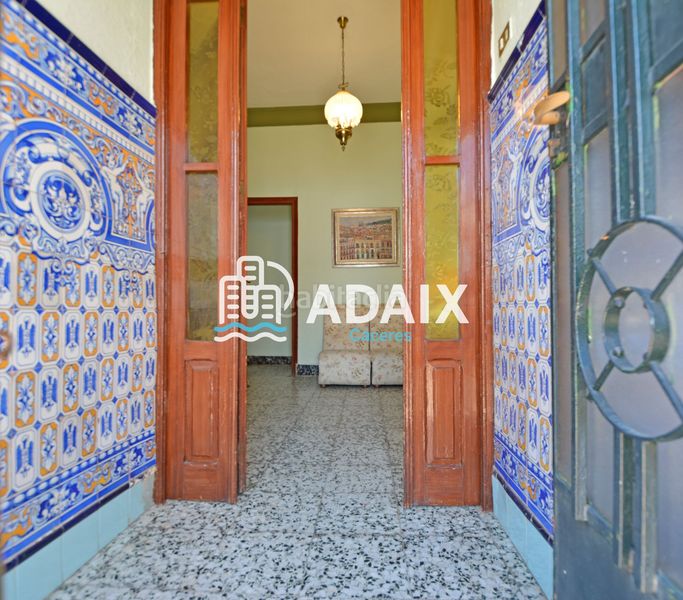 Foto 6bc86f8f-b612-47a3-99c5-58cbd2aa7552. Casa adossada a Casco Antiguo Cáceres