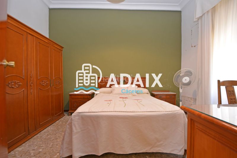 Foto 79c4bbab-aada-4062-9a85-21664f008d10. Casa adossada a Casco Antiguo Cáceres