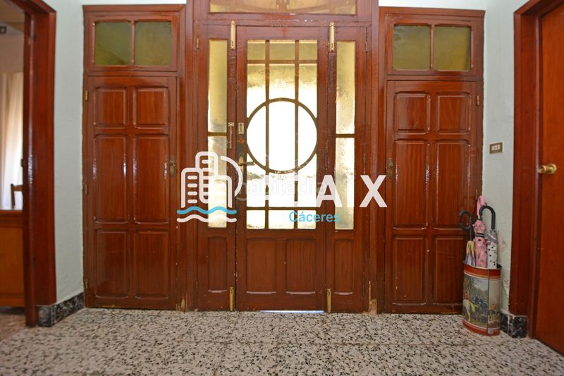 Foto ba37dbd0-5c17-4481-aac1-975b1f81a67f. Casa adossada a Casco Antiguo Cáceres