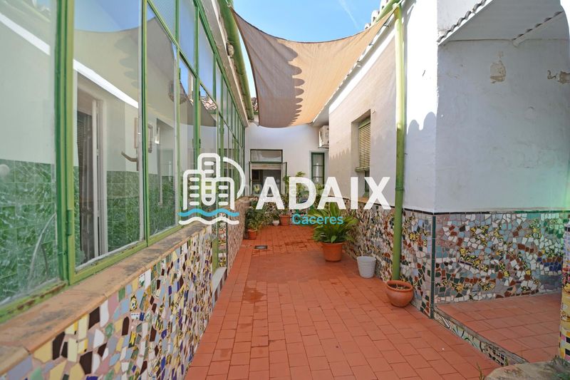 Foto cd1ea476-0b3c-48df-8705-68f0b6c01882. Casa adossada a Casco Antiguo Cáceres