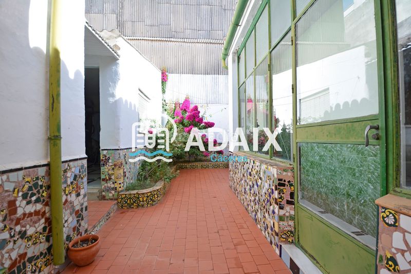 Foto f0e66d67-07b5-4eb7-b775-1b717ed7daed. Casa adossada a Casco Antiguo Cáceres