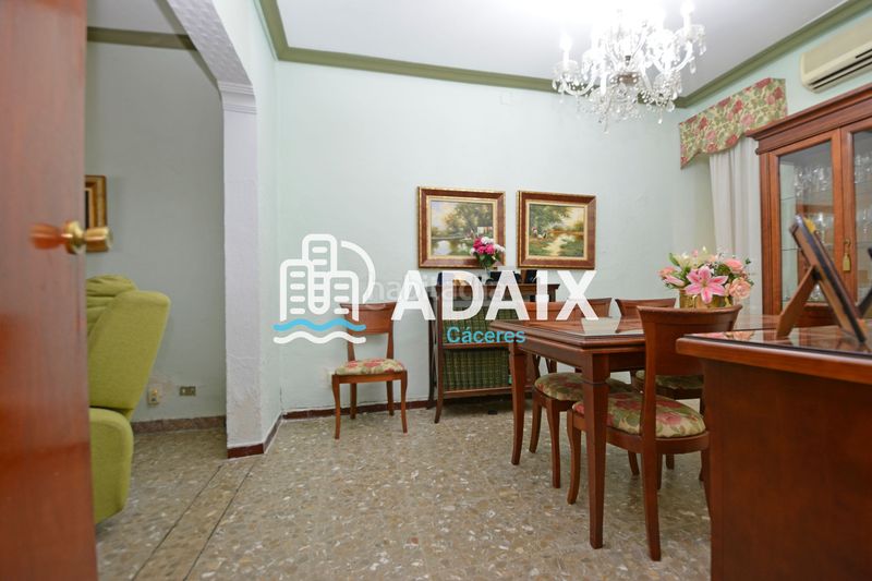 Foto f132d8cf-a3e9-494e-8b0f-b85ec65e4a10. Casa adossada a Casco Antiguo Cáceres