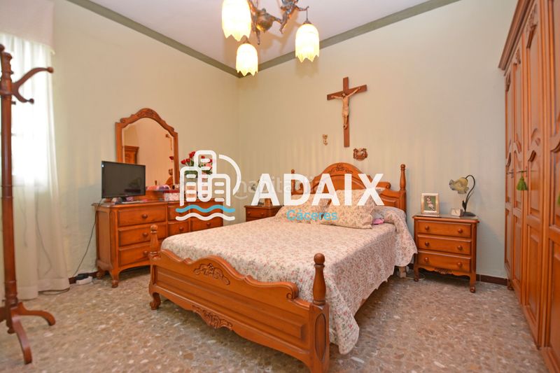 Foto f4fe7d03-ebb5-4cd1-9795-2fb687fda5da. Casa adossada a Casco Antiguo Cáceres