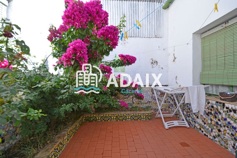 Foto fb944b39-a8c0-45c6-abd8-4387e90fcc94. Casa adossada a Casco Antiguo Cáceres