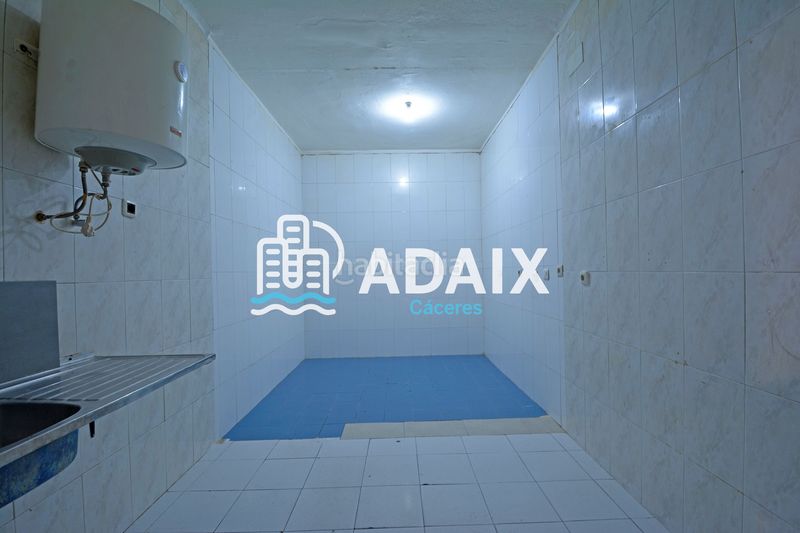 Foto f1ddf124-0564-4b42-adc3-2c681bcadfdc. Local comercial a Centro Cáceres