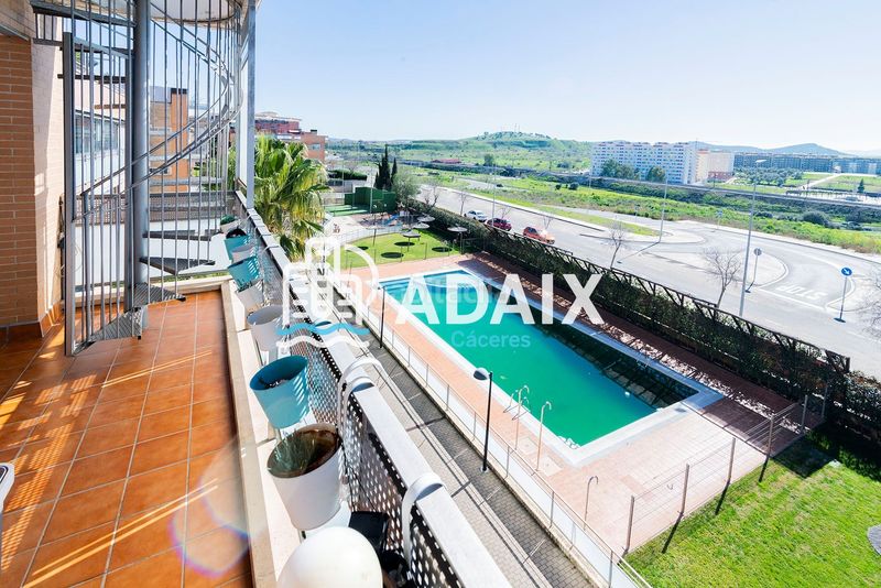 Foto 23fc020d-005b-46bc-acfb-91e23c240527. Àtic amb calefacció aparcament piscina a Ruta de la Plata Cáceres