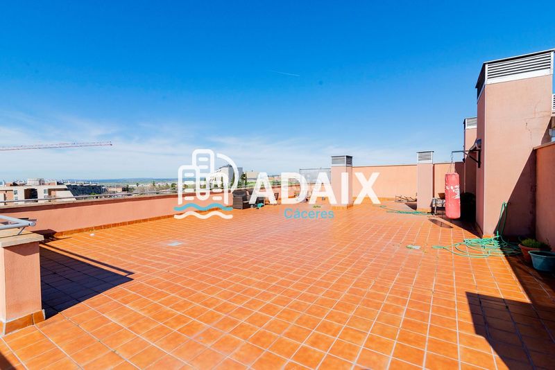 Foto daf544cb-16c2-44b1-a3f0-fa6167dffb1f. Àtic amb calefacció aparcament piscina a Ruta de la Plata Cáceres