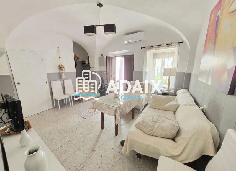 Foto 9e403c6c-70a7-48b3-bd10-86f80ee58708. Casa adosada casa en venta acogedora casa reformada a solo 20 minutos de cáceresprecio 38.000 superficie 94 en Aldea del Cano
