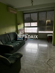 Pis  C/ carvajal lancaster. Piso en cáceres capital, en buena condición, con 4 dormitorios y