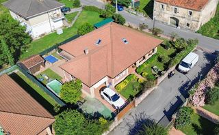 Haus in Bárcena de Cicero. Chalet ciceroseminuevo  jardin  tranquilidad