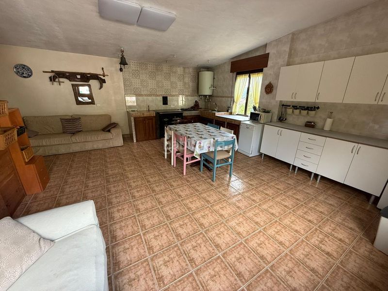 Foto f0118bc7-5bc3-424f-887b-2dea0d13fbfe. Casa amb calefacció a Hazas de Cesto