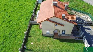 Maison jumelée à Ampuero. Oportunidad  chalet sin estrenar