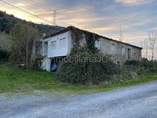 Masía en Voto. Casa rústica  terreno  35.000m2