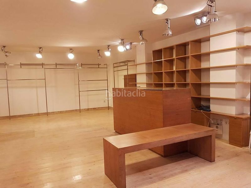 Foto 24f7bbf0-a762-4fd7-8bd0-a0d24bc1f749. Local comercial a Centro Laredo