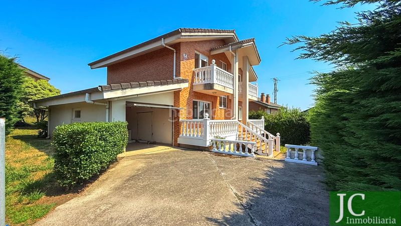 Foto c82285b0-fd23-4d2f-94a7-e0939e74fa77. Casa amb calefacció aparcament a Limpias