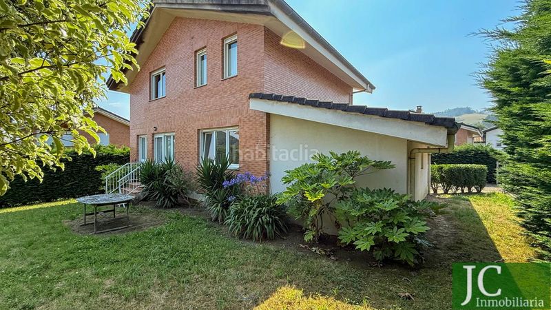 Foto d9a04ea1-04e1-4491-b957-6f4bd9a1a8bc. Casa amb calefacció aparcament a Limpias