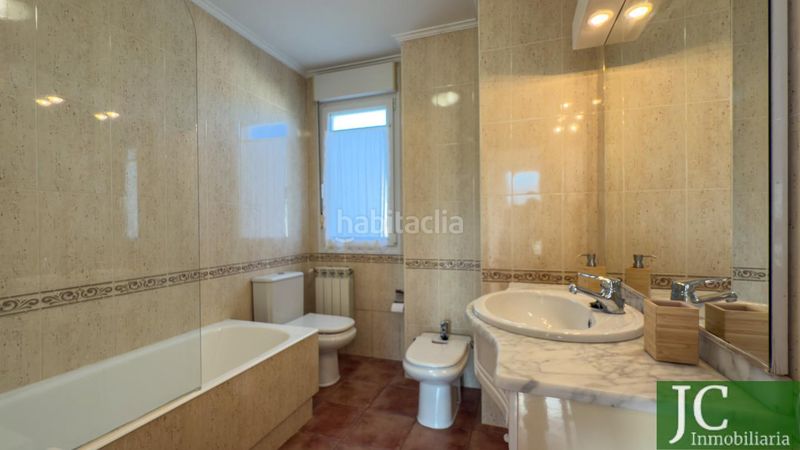 Foto f17ddbdb-a3df-4686-aa0b-f7d78134b609. Casa amb calefacció aparcament a Limpias