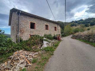 Mas à Ramales de la Victoria. Casa de piedra   parcela de 36.000m2