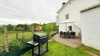 Casa a Rasines. Casa independiente con terreno en rasines