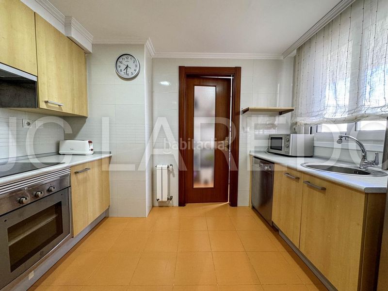 Foto dc477954-a633-48dd-8afb-d273676dae04. Pis amb calefacció aparcament a Zona Playa Laredo