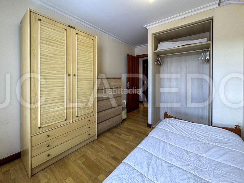 Foto edbd96e6-d5ac-4e17-b798-64983cd8602a. Pis amb calefacció aparcament a Zona Playa Laredo