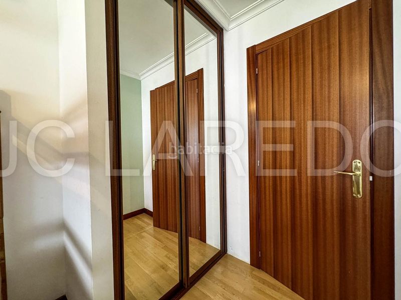 Foto fa5abe4c-d0e9-4b66-9237-4282600ba15c. Pis amb calefacció aparcament a Zona Playa Laredo