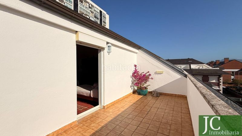 Foto 1cd780ba-ce8b-4040-8ce9-33e45fc87e8a. Casa adossada amb calefacció aparcament piscina a Laredo