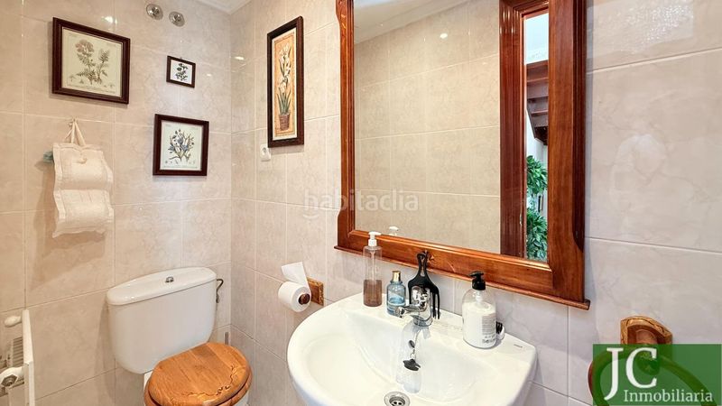Foto 5bf5394d-7ebb-48b1-86c6-f9e83790eecc. Casa adossada amb calefacció aparcament piscina a Laredo