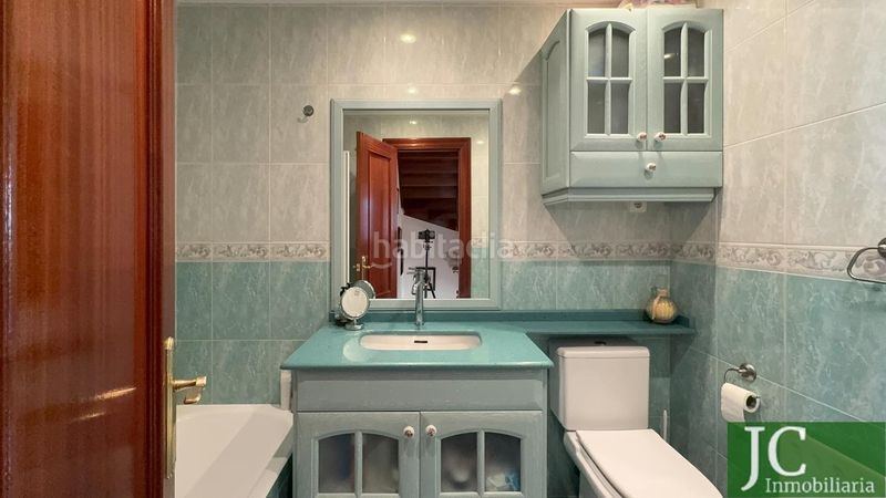 Foto aaddbddb-a0f0-4479-808f-38dcaeb7ae90. Casa adossada amb calefacció aparcament piscina a Laredo