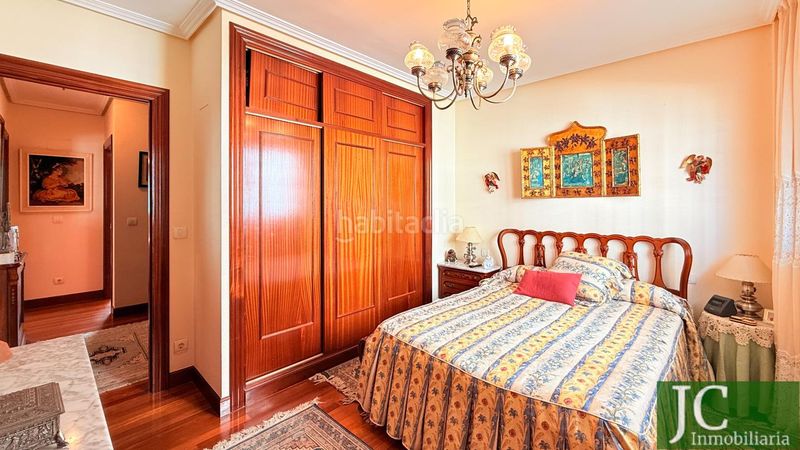 Foto f0578b3d-0116-4b94-a588-84f1c0fcde72. Casa adossada amb calefacció aparcament piscina a Laredo