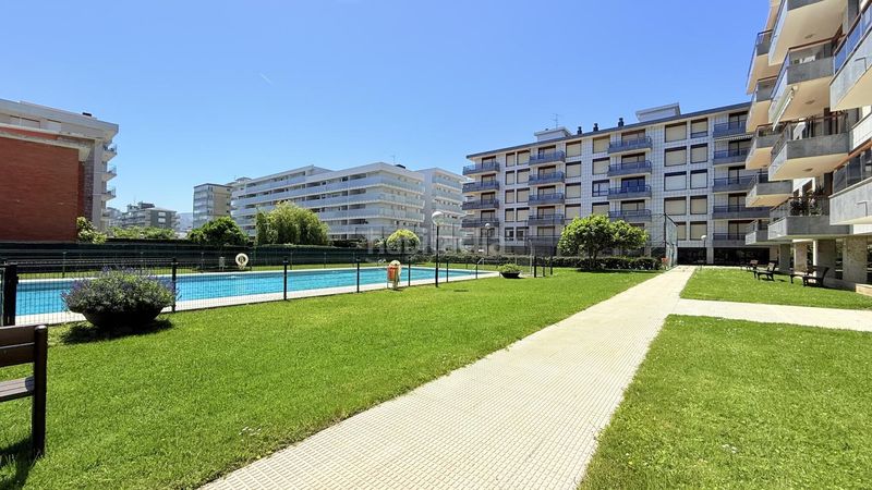 Foto cc22b1a7-d8e9-4878-9358-4d1eb06644fe. Pis amb aparcament a Zona Playa Laredo