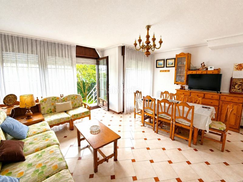 Foto 63d07f0d-d0e8-4716-8592-20663b0abdbe. Casa adossada amb calefacció piscina a El Puntal Laredo