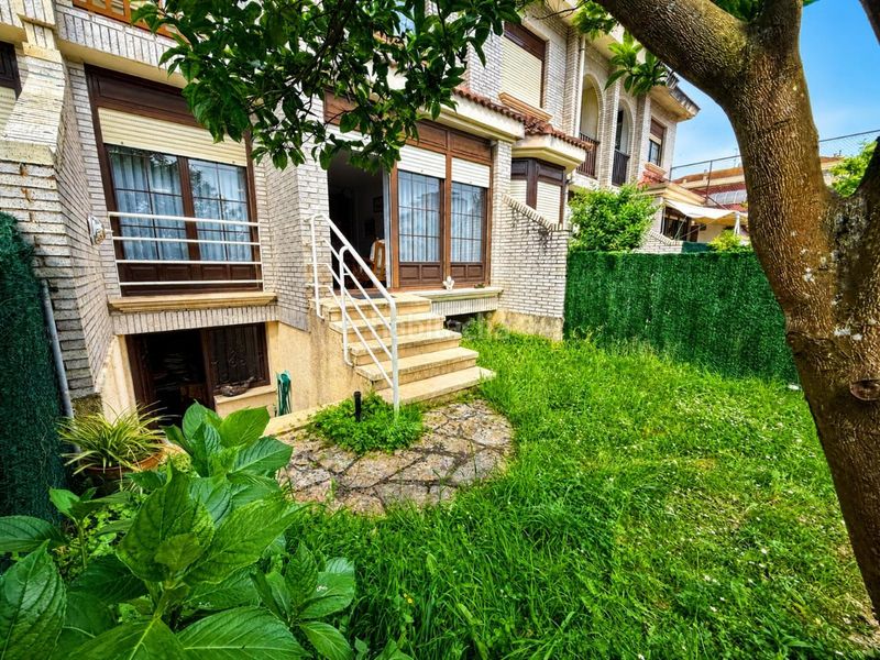 Foto 6487fa35-3a88-4360-b6aa-b69b2c9710b0. Casa adossada amb calefacció piscina a El Puntal Laredo